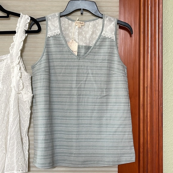 NWT Bundle of 2 tops size small - Picture 10 of 15